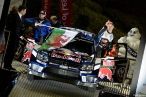 dayinsure-wales-rally-gb-ceremonial-start-ken-skates-flags-away-jari-matti-latvala-1